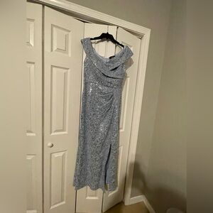 Alex Evening Women’s size 14 long dress off shoulders dress with cording detail